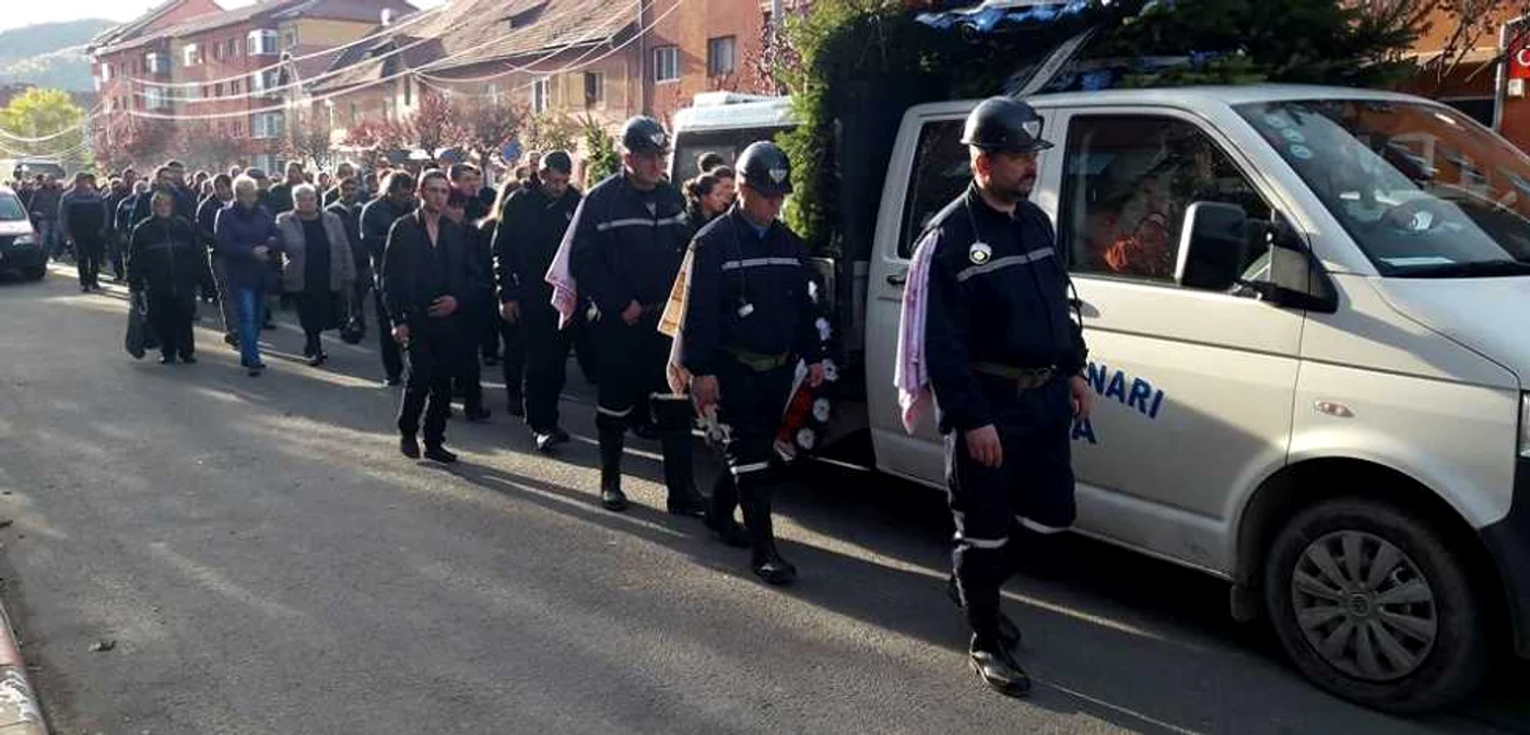 Minerul a fost înmormântat la Petrila. FOTOGRAFII: infopetrila.com.