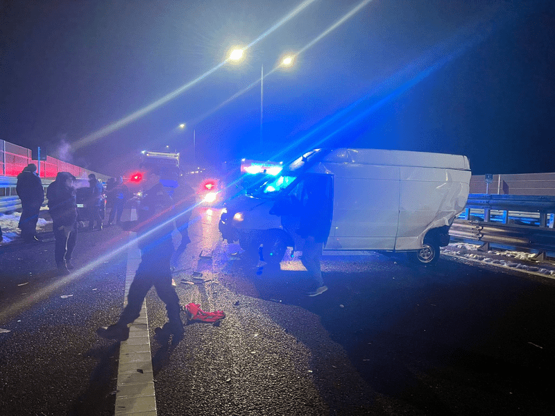 Accident șocant pe Autostrada Sibiu – Pitești: un șofer s-a aruncat de pe un pod, ca să se salveze FOTO