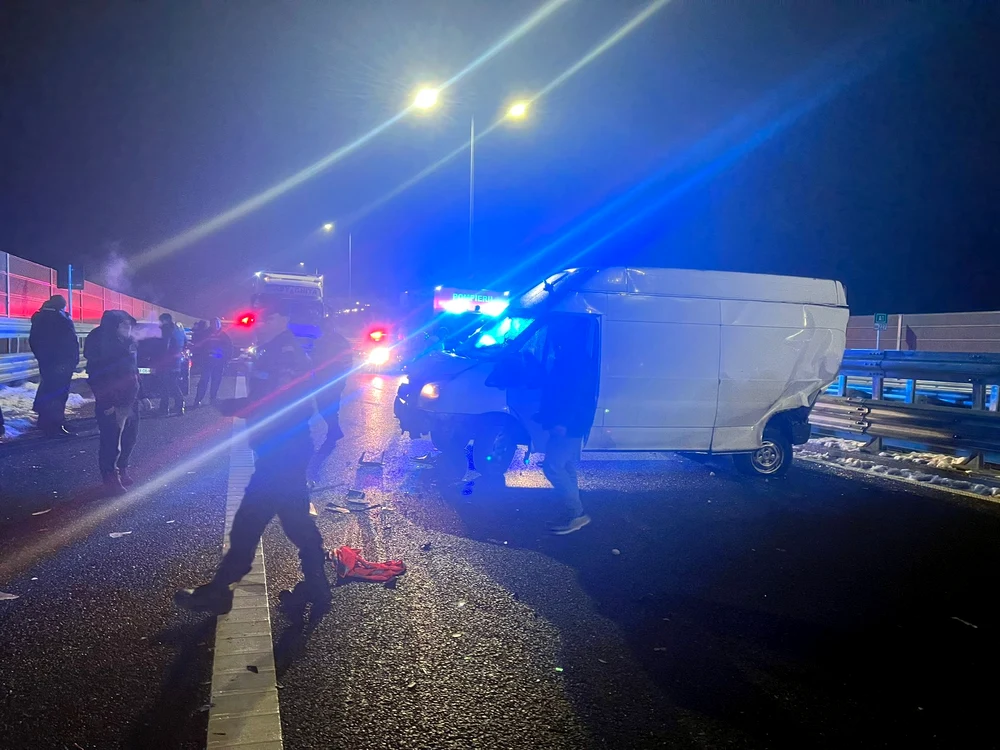 Imagini cu accidentul în lanț de pe Lotul I al Autostrăzii Sibiu Pitești Foto ISU Sibiu