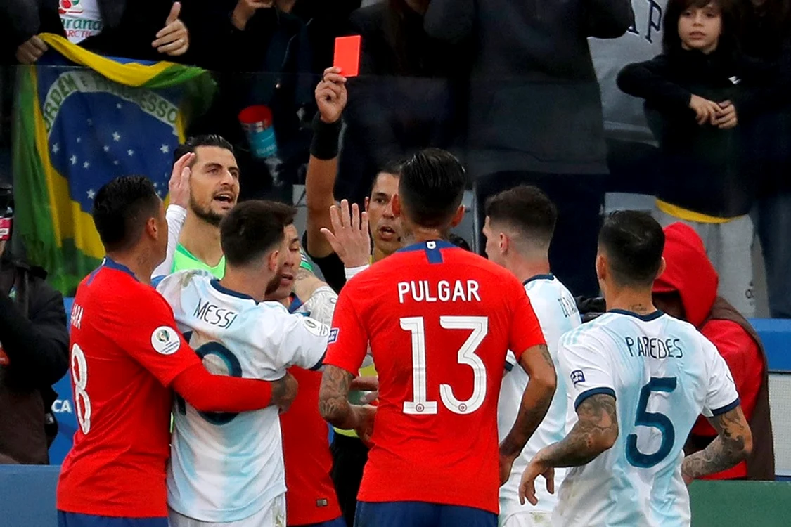 
    Leo Messi a fost eliminat în meciul cu Chile  