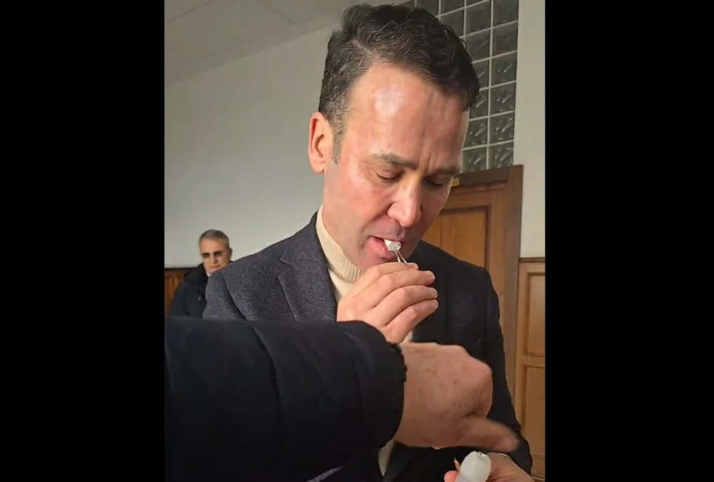 Robert Negoiță a ieșit pozitiv la un test rapid pentru cocaină făcut de Marian Ceaușescu. Avocat: „Domnul primar nu e idiot să facă teste dacă era drogat”