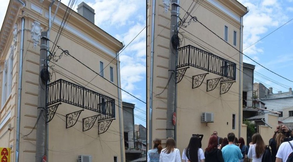 Balconul-vedetă de pe o clădire din România, fără acces și fără podea: „S-a mutat Verona la Brăila. Căutați-o pe Julieta!” FOTO