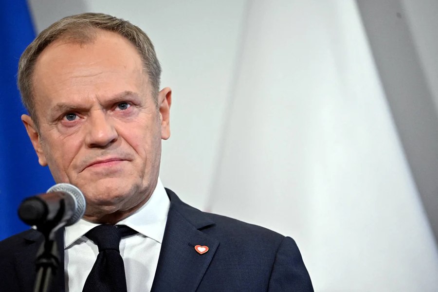 Donald Tusk, în plenul Parlamentului European: „Dacă Europa vrea să supravieţuiască, trebuie să se înarmeze”