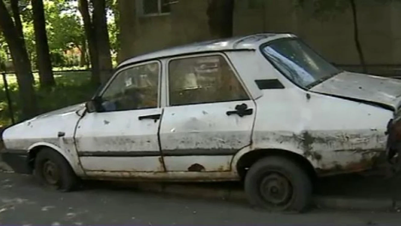 
    Primarul Ciprian Ciucu a declarat că prioritatea serviciului de ridicări vehicule o va reprezenta rablele abandonate pe domeniul public  