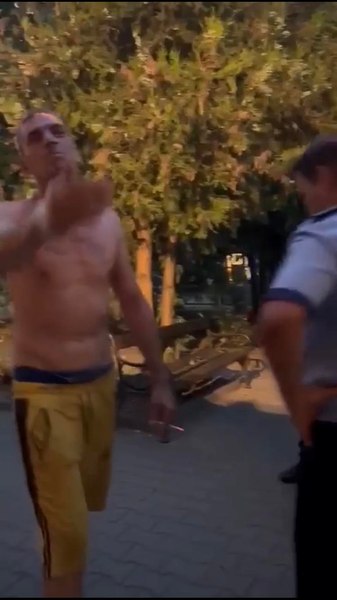 Polițist amenințat cu moartea în fața colegilor, care nu au intervenit. „Fac pușcărie 20 de ani, dar îți omor și copiii"  VIDEO