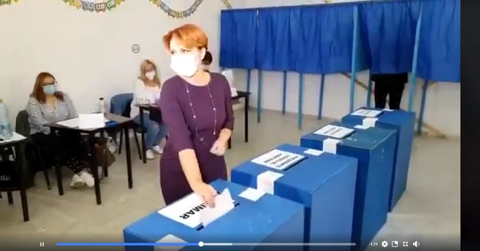 Lia Olguța Vasilescu a votat la Craiova într-o rochie mov