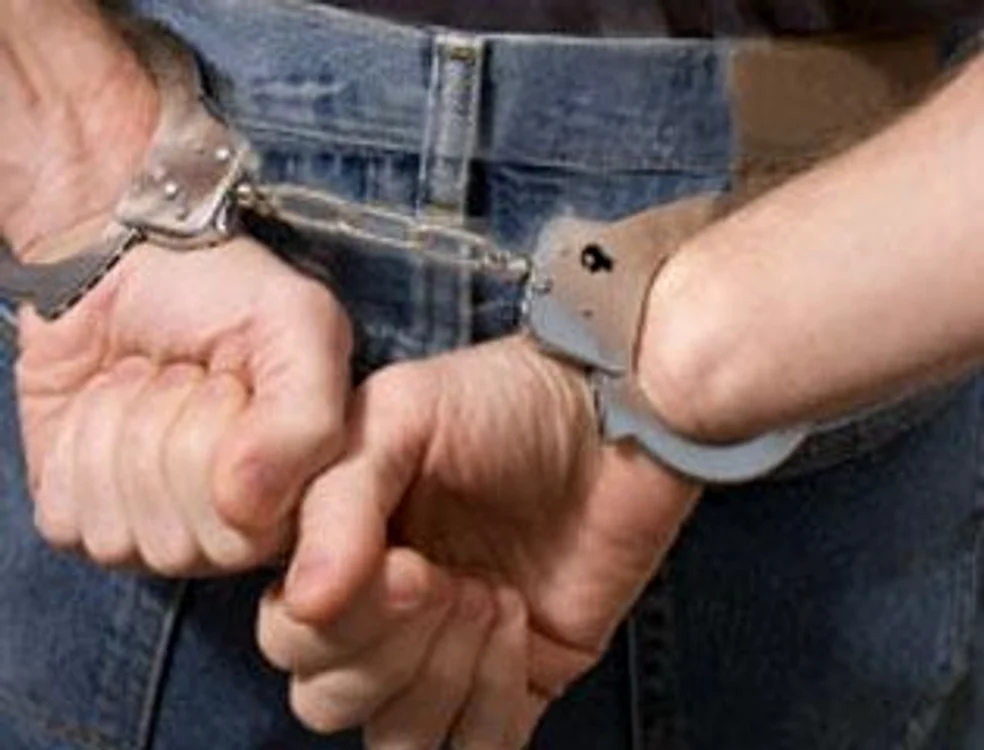 Românul a sechestrat două surori, dintre care una minoră şi le-a obligat să se prostitueze