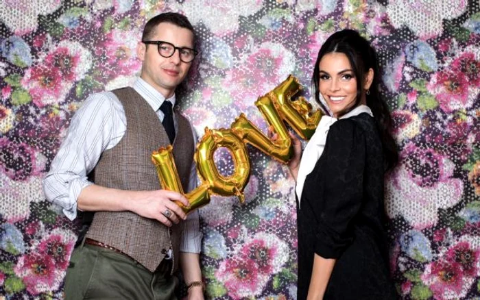 
    Anca Serea şi Adi Sînă sunt părinţii a cinci copii Foto: Arhivă personală   