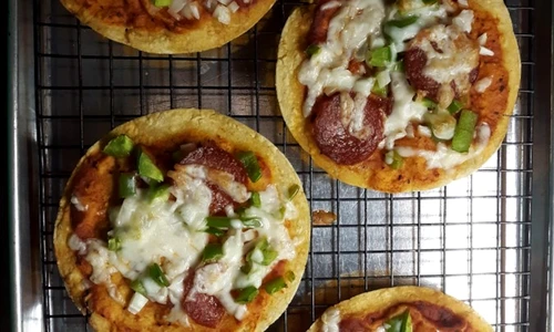 Baby pizza din tortilla jpeg