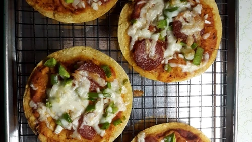 Baby pizza din tortilla jpeg