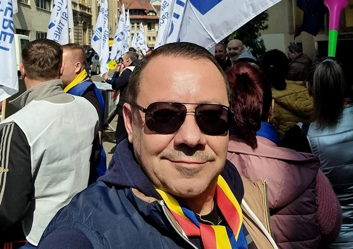 Mihai Prunariu a protestat în fața sediului Ministerului Tineretului Foto: Mihai Prunariu/Facebook