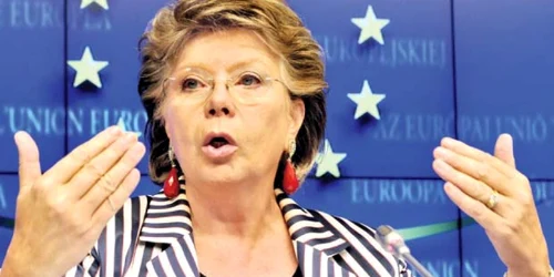 Viviane Reding,  vicepreşedintele  Comisiei Europene, stă cu ochii  pe ţara noastră