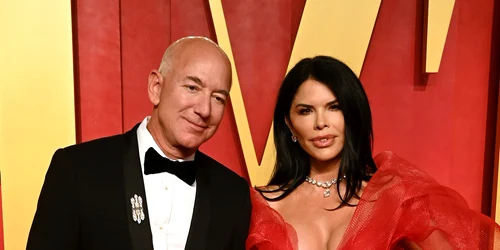 jeff bezos lauren sanchez GETTY jpg