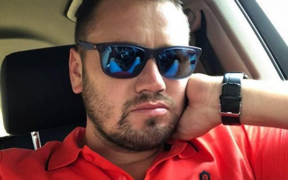 Un polițist acuzat de proxenetism a fost trimis de instanță să-și ispășească pedeapsa prin muncă voluntară la bibliotecă