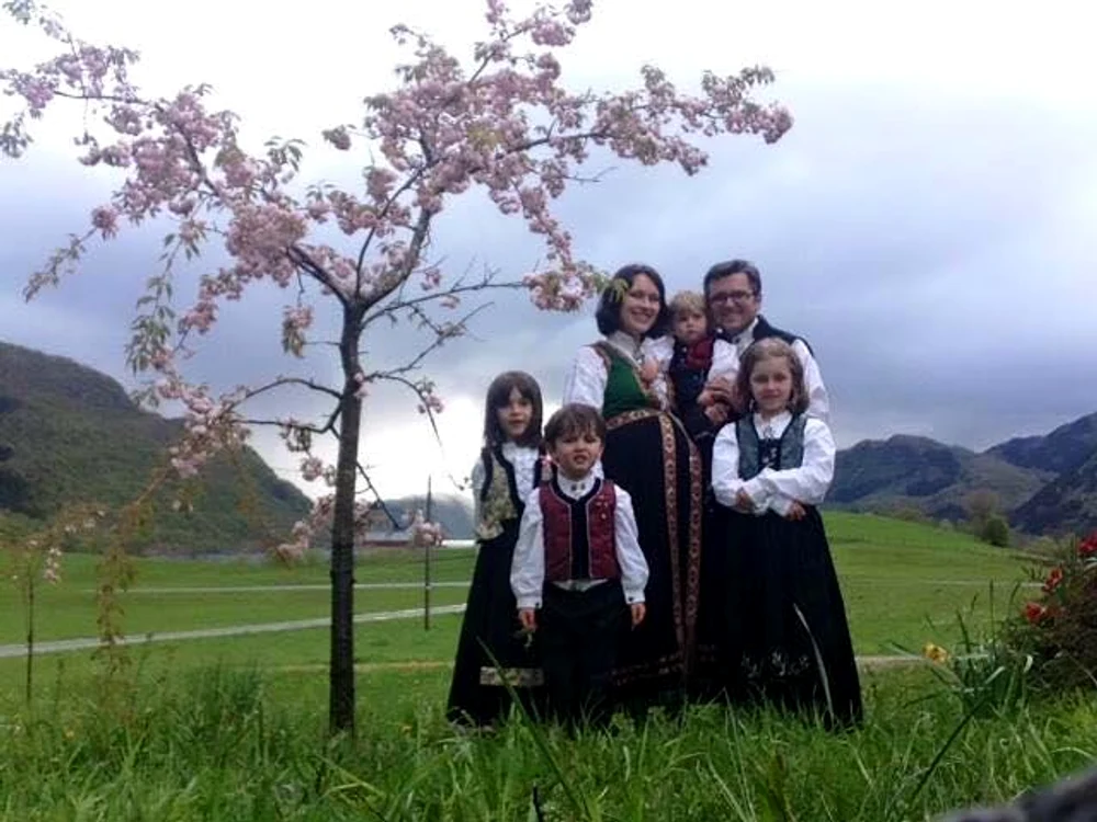 Cei doi au cinci copii: Eliana (9 ani), Naomi (7 ani), Matei (5 ani), Ioan (2 ani) și Ezekiel (4 luni)foto: stiridecluj.ro