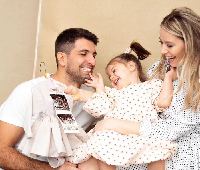 Cosmin Curticăpean, Rita și Laura Cosoi, fericiți că familia lor se mărește și au și ecografiile doveditoare