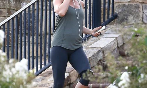 Jennifer Aniston Films "Mother's Day" jpeg