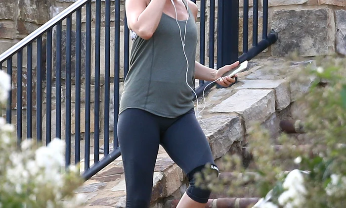 Jennifer Aniston Films "Mother's Day" jpeg