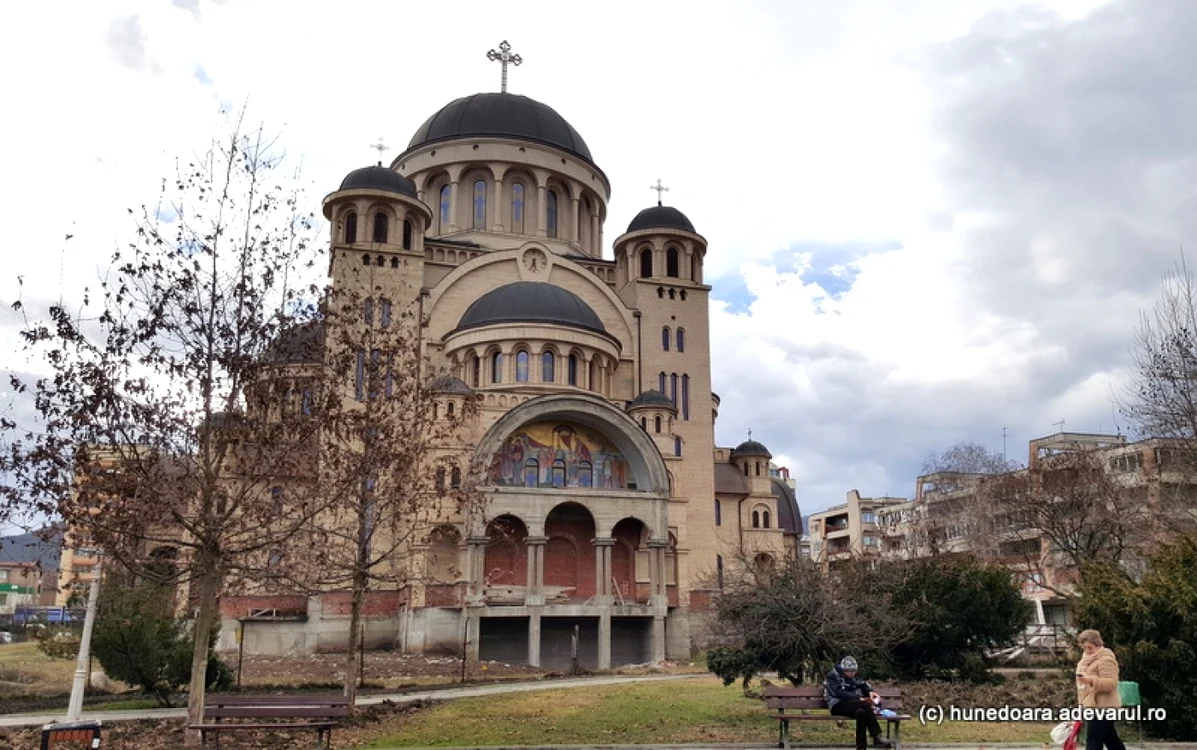 Catedrala din Deva, aflată în construcţie de peste un deceniu, va beneficia de sprijin de 300.000 de lei.