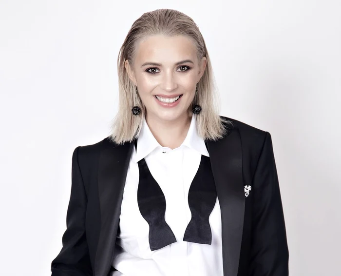 Diana Dumitrescu se pregătește să prezinte emisiunea matrimonială