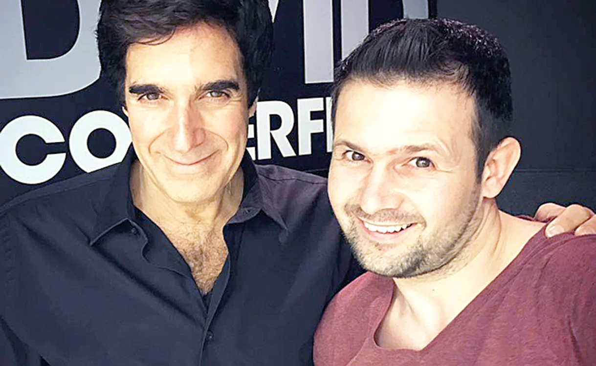 
    Robert Tudor crede că  întâlnirea cu David  Copperfield îi va  aduce noroc  