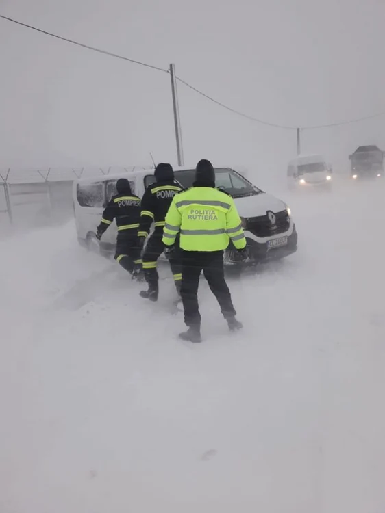 Drumuri înzăpezite în judeţul Călăraşi FOTO ISU Călăraşi