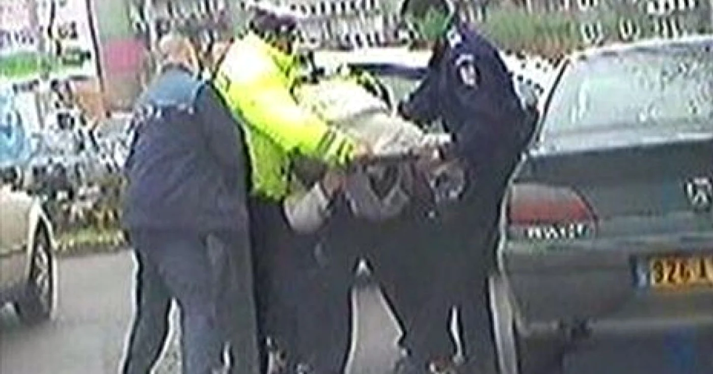Şmecherul din trafic a fost calmat de poliţişti.