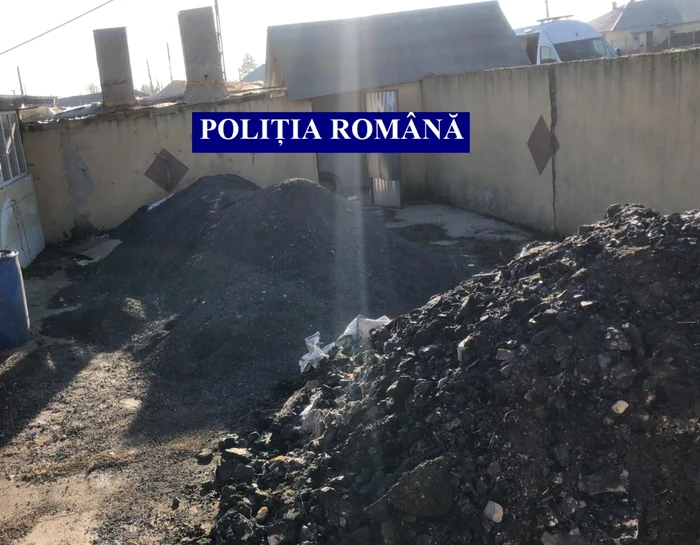 Pământul era adus de la Roşia Montană FOTO: IPJ Teleorman