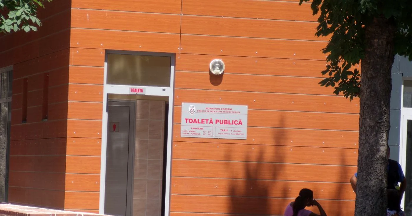 Toaleta din Grădina  Publică, printre puţinele din oraş