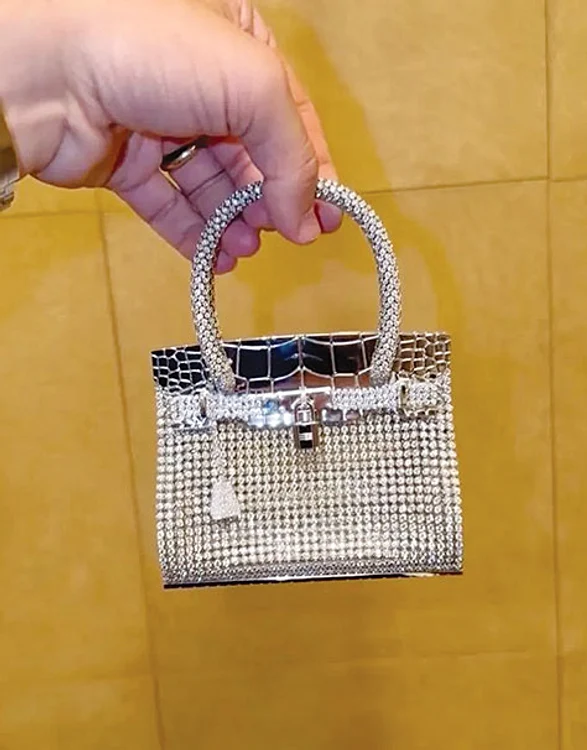Birkin Sac  Bijou este  împodobită  cu 3.025 de  diamante. CAPTURĂ VIDEO/INSTAGRAM