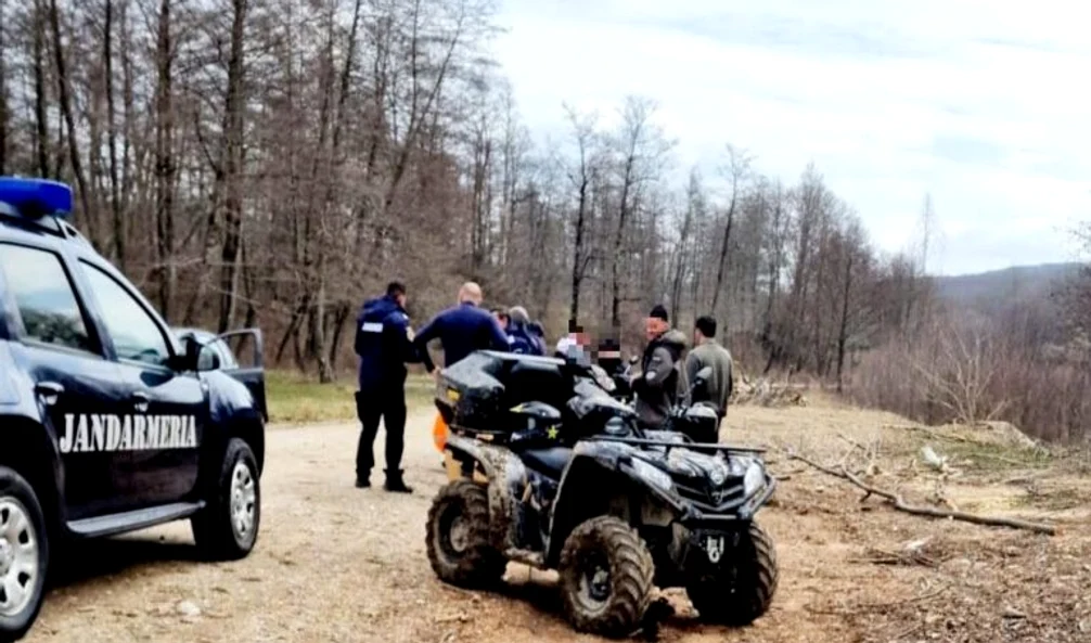 Plimbări ilegale cu ATV-ul, în Ocolul Silvic Sturzeni. FOTO IJJ Dâmbovița