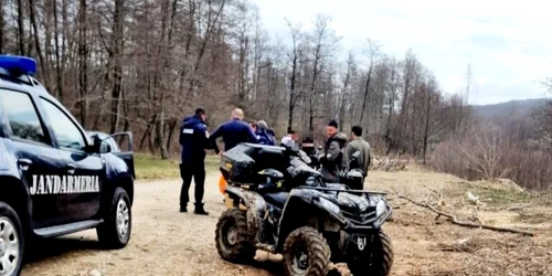 Plimbări ilegale cu ATV-ul, în Ocolul Silvic Sturzeni. FOTO IJJ Dâmbovița