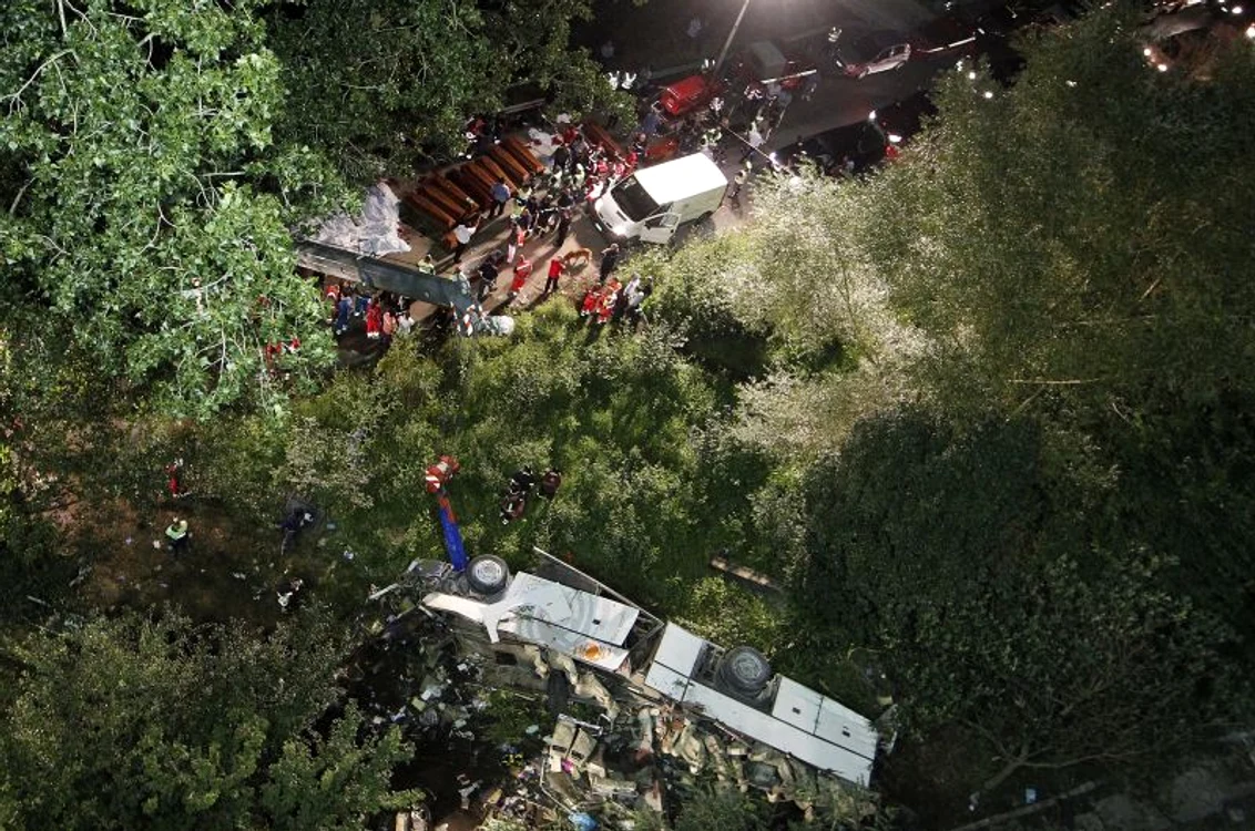 Imagini dramatice de la accidentul de autocar din Italia (Foto: Reuters)