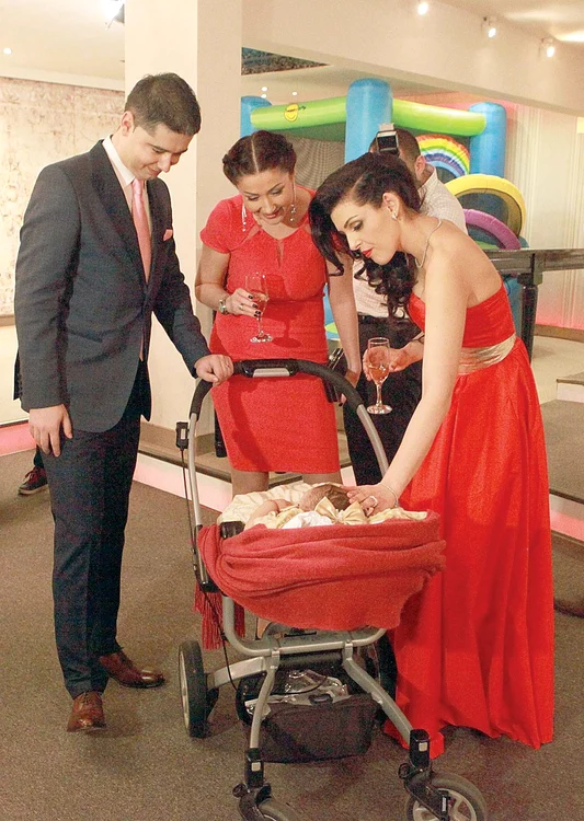 
    Vedeta tv nu a mai vizitat-o pe fiica Dianei Bişinicu din februarie, de când i-a rupt turtaFoto: Roberto Sălceanu  