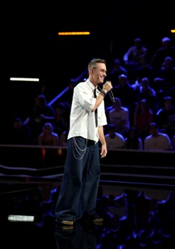 Emanuel Mirea, pe scena X Factor foto: Antena 1
