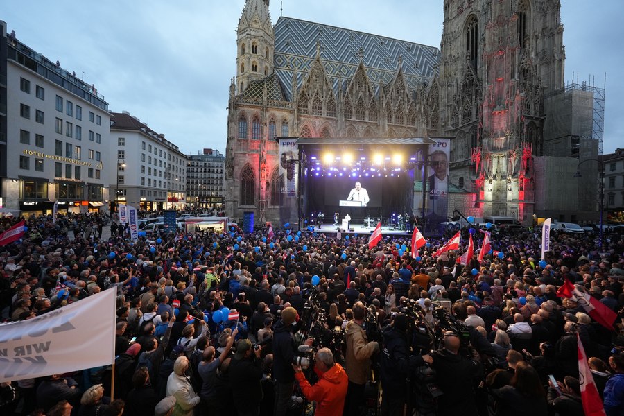 Extrema dreaptă, câștigătoarea alegerilor legislative în Austria (exit-polluri). Nehammer și-a recunoscut înfrângerea