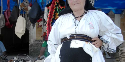 Floarea Cosmi are 73 de ani şi nu a reuşit să transmită meşteşugul ei mai departe