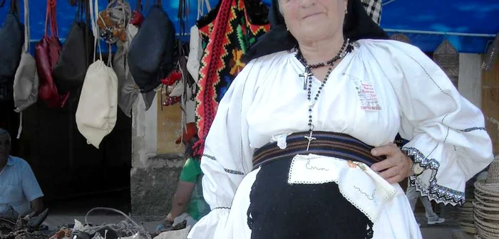 Floarea Cosmi are 73 de ani şi nu a reuşit să transmită meşteşugul ei mai departe