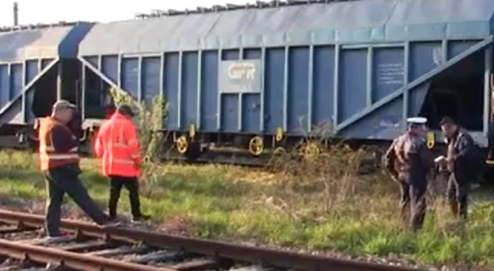 
    Un copilul a fost electrocutat și aruncat de pe tren.Foto: observatornews.ro  