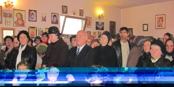 Viceprimarul Picu Şişman, alături de credincioşii care au participat la slujbă