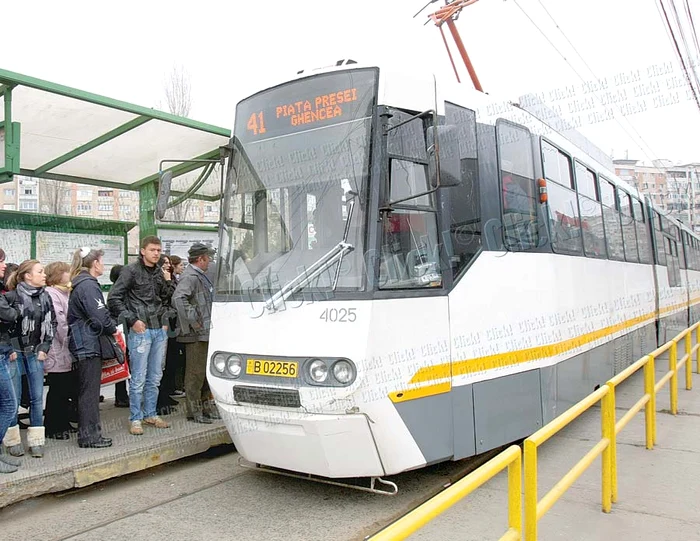 Victimele erau înţepate cu acul în tramvaiul 41