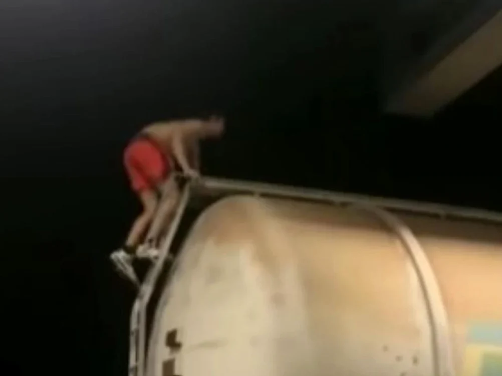 La fața locului s-a deplasat un echipaj SMURD. Foto Captură video Facebook CFR Infrastructura