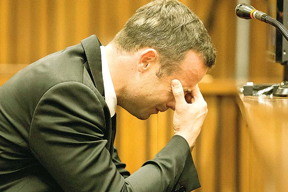 Marţi: De mai multe ori, Pistorius şi-a acoperit urechile pentru a nu mai auzi acuzaţiile martorilor