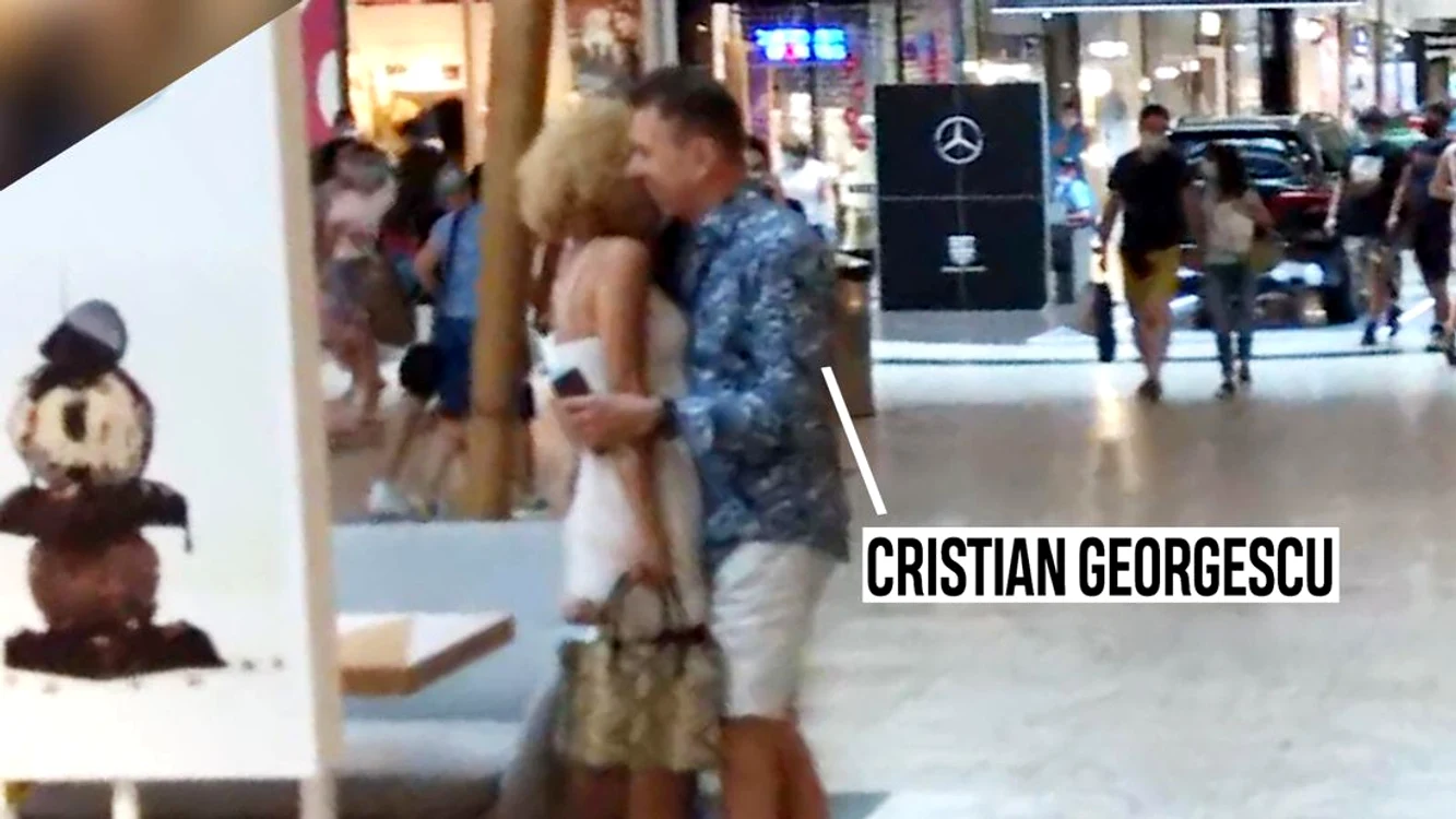 Fostul soţ, în  compania  unei blonde 