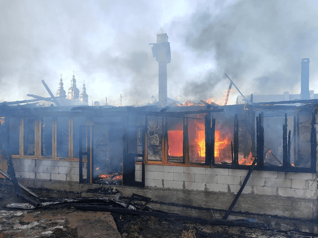 Un scurtcircuit electric a provocat incendiul FOTO ISU Neamț