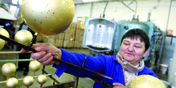 Rodica Vanca a făcut cele mai noi modele de ornamente: globurile „roua” 