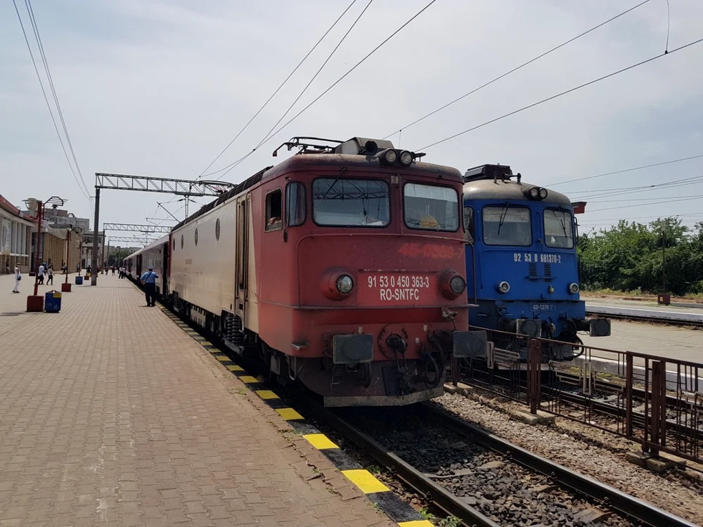 Trenuri CFR Călători FOTO: Călin Gavrilaș