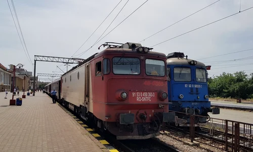 Trenuri in gara CFR Constanta foto Călin Gavrilaş