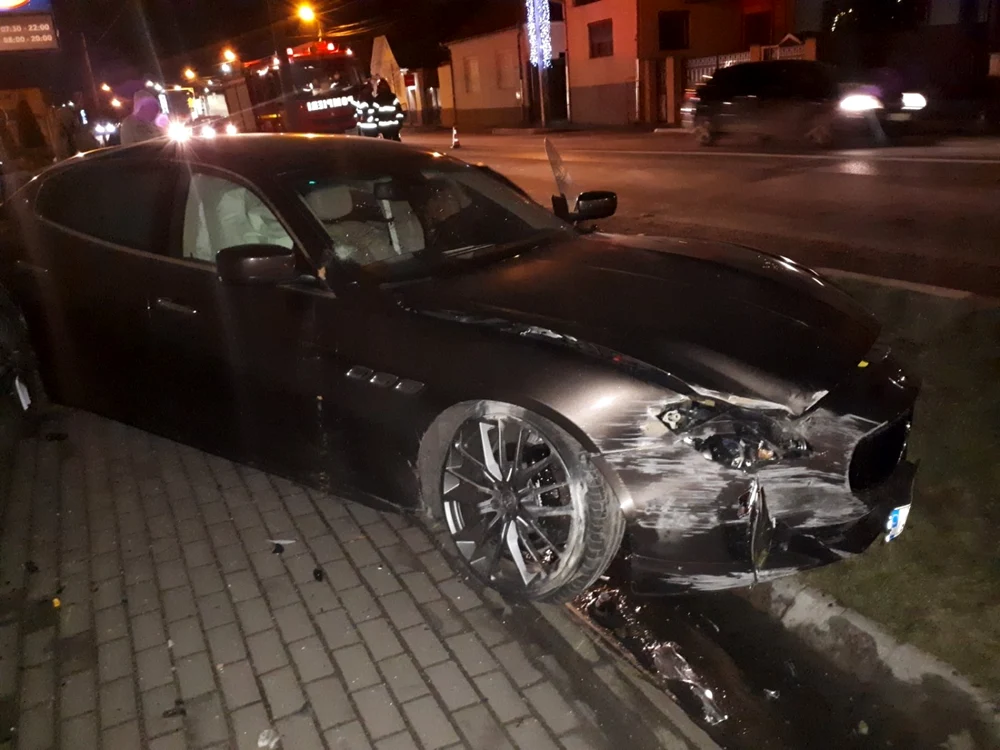 Maşina a fost avariată
