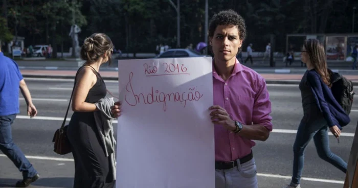 Danilo, un tânăr angajat, se simte indignat FOTO Huffington Post